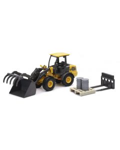 Volvo L25 z częściami wymiennymi