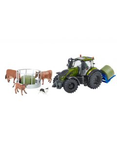 Valtra T254 z chwytakiem, belami i zwierzętami