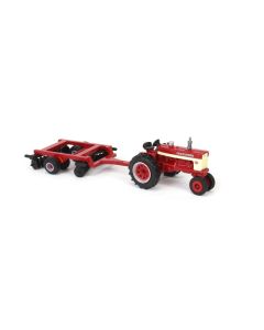 Ciągnik z broną Farmall 460 z broną talerzową model Ertl 1:64 – metalowy ciągnik kolekcjonerski